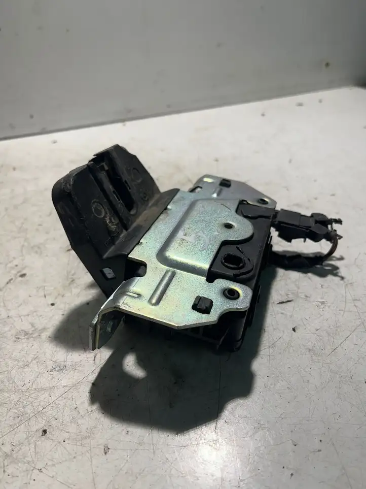 Opel Zafira B (2006 - 2008) 495058724 Замок крышки багажника — фото 3