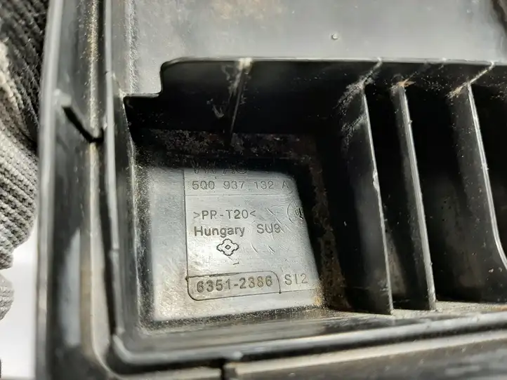 Volkswagen Golf VII (2013 - 2019) 5Q0937132A Крышка ящика предохранителей — фото 3