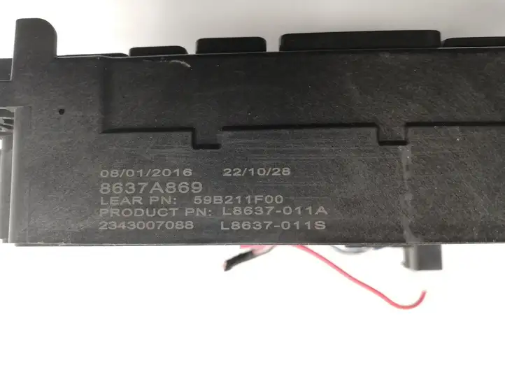 Mitsubishi Outlander (2018 - 2021) 8637A869 Блок монтирования реле — фото 3