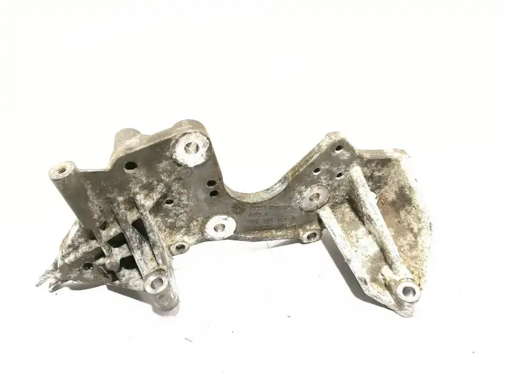 Audi Q7 4L (2005 - 2009) 059130147P Кронштейн топливного насоса — фото 3
