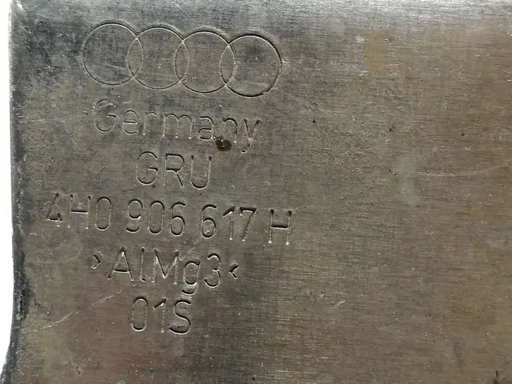 Audi A8 S8 D4 4H (2010 - 2014) 4H0906617H Кронштейн насоса вторичного воздуха — фото 4