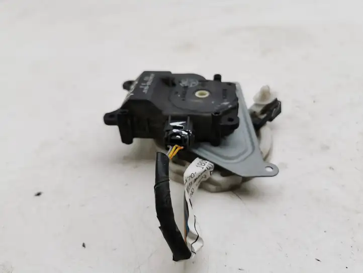 Toyota Corolla Verso AR10 (2004 - 2009) AE0637008610 Двигатель задвижки потока воздуха — фото 11