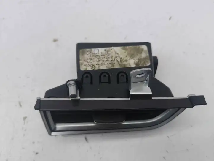 Tesla Model S (2012 - 2016) 102324300B Боковой воздушный дефлектор — фото 6