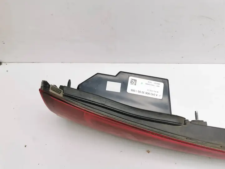 Mercedes-Benz EQA (2021 - ) A2439063000 Задний фонарь в крышке багажника — фото 8