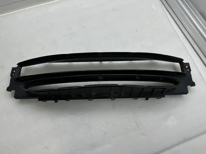 Tesla Model S (2012 - 2016) 600819300B Дефлектор воздуха — фото 6