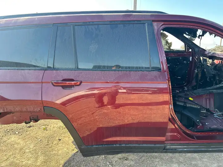 Jeep Grand Cherokee WL (2021 - ) Задняя дверь — фото 1