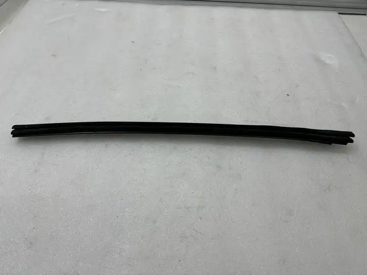 Tesla Model S (2012 - 2016) 600959778 Накладка стекла двери — фото 3