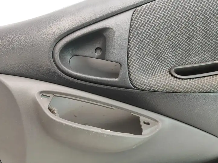 Toyota Yaris (2005 - 2009) 676110D010 Обшивка передней двери — фото 6