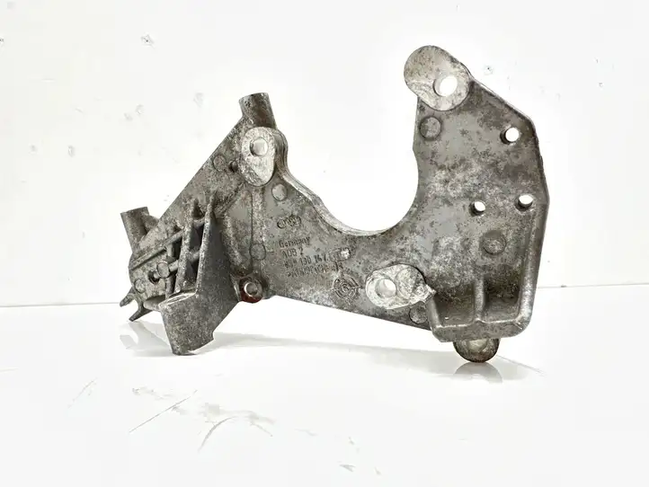 Audi A6 S6 C6 4F (2004 - 2008) 059130147H Кронштейн топливного насоса — фото 2