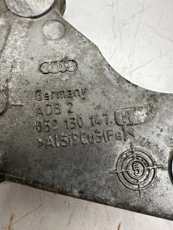 Audi A6 S6 C6 4F (2004 - 2008) 059130147H Кронштейн топливного насоса — фото 5