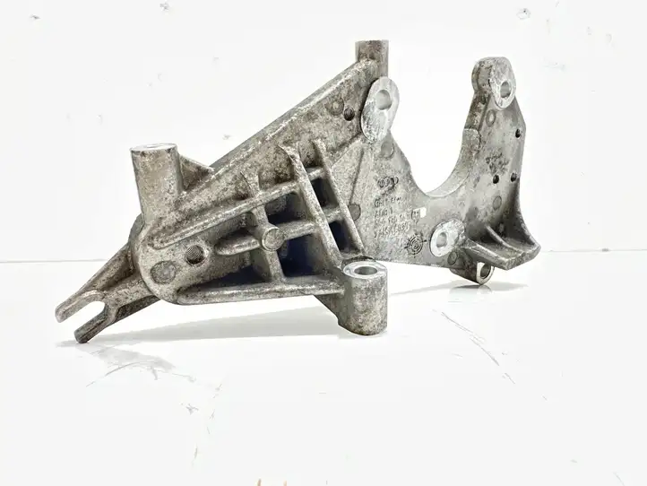 Audi A6 S6 C6 4F (2004 - 2008) 059130147H Кронштейн топливного насоса — фото 2