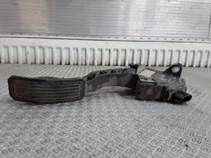 Toyota Auris 150 (2006 - 2012) 7811002020 Педаль акселератора — фото 1