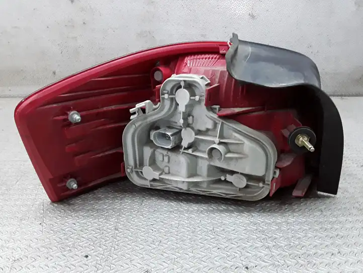 Audi A3/S3 8P (2003 - 2005) 8P0945096 Задний фонарь в кузове — фото 1