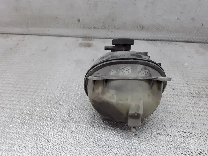 Toyota Corolla E120 E130 (2000 - 2004) 64800G020D Расширительный бачок — фото 2