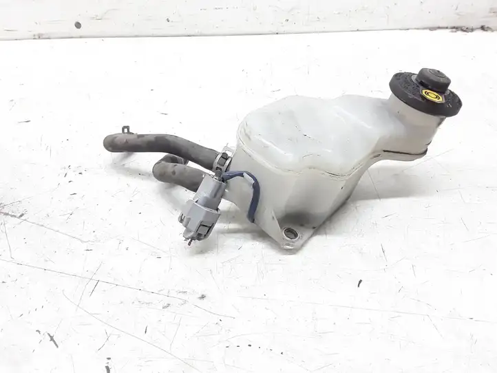 Toyota Avensis Verso (2001 - 2004) 13231140260 Бачок тормозной жидкости — фото 2