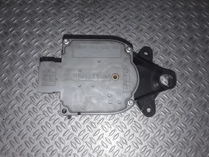 Land Rover Freelander (2003 - 2006) 6NN00762601 Двигатель задвижки потока воздуха — фото 2