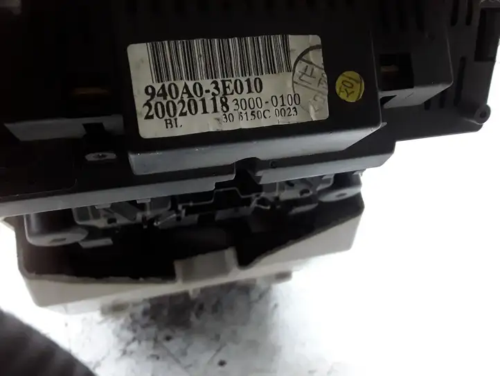 Kia Sorento (2002 - 2006) 940A03E010 Передняя подсветка — фото 3