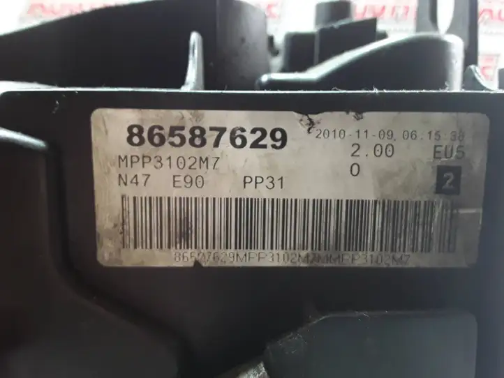 BMW 3 E90 E91 (2005 - 2012) 11127810584 Крышка головки блока цилиндров — фото 6