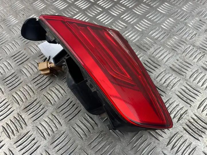 Volkswagen PASSAT B8 (2015 - ) Задний фонарь в крышке багажника — фото 3
