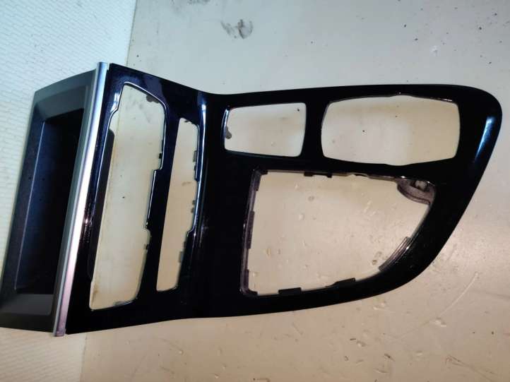 9287611 BMW 2 F45 Kita centrinė konsolės (tunelio) detalė