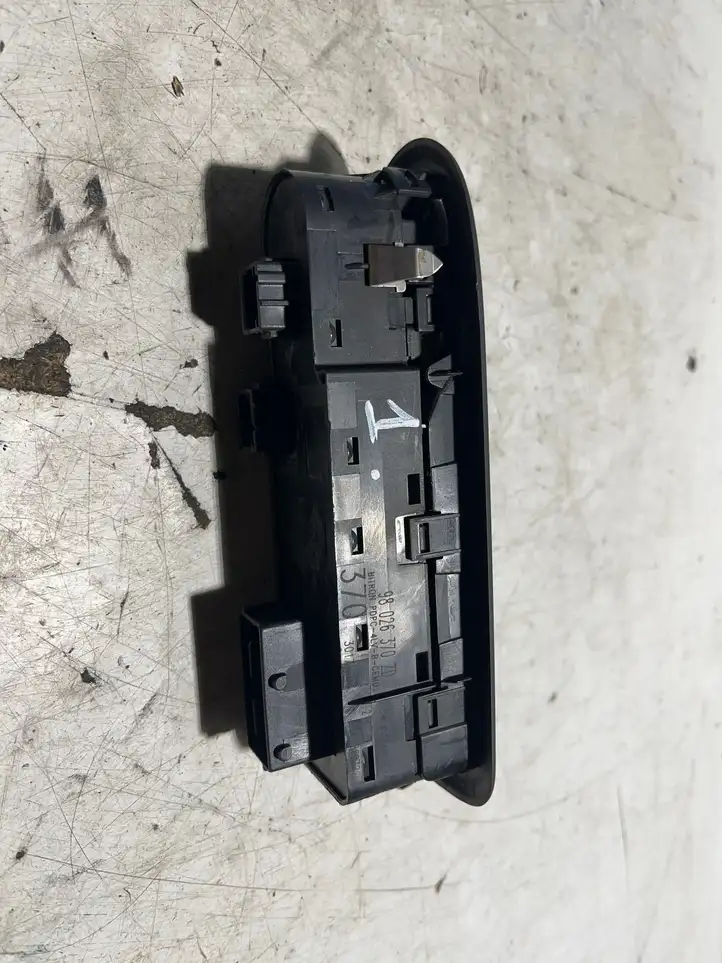 Peugeot 508 (2010 - 2014) 9802637077 Блок кнопок стеклоподъемников — фото 1