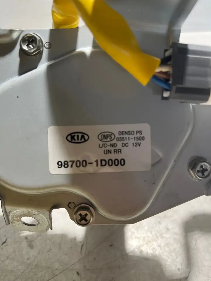 Kia Carens II (2006 - 2012) 987001D000 Двигатель стеклоочистителя заднего стекла — фото 4