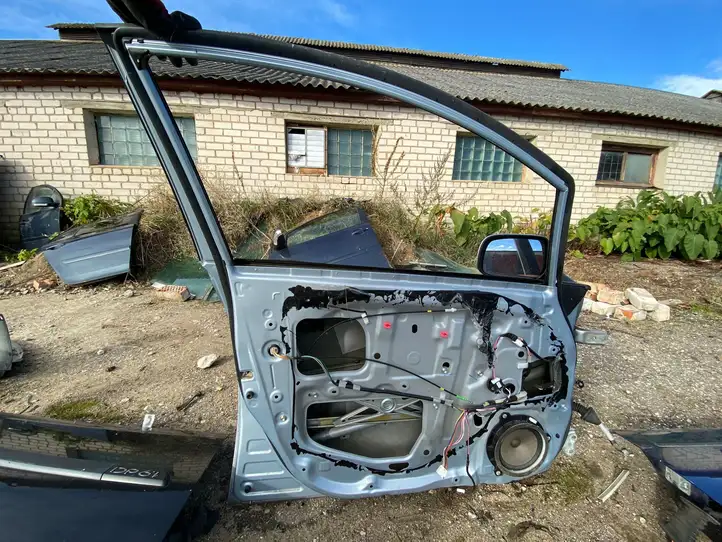 Toyota Yaris (2005 - 2009) Дверь — фото 2