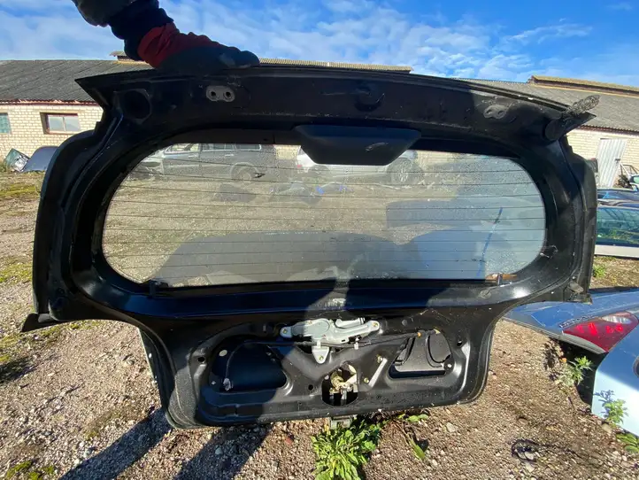 Toyota Yaris (2005 - 2009) Крышка багажника — фото 2