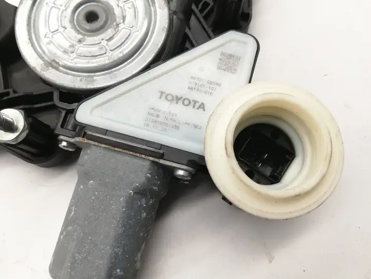 Toyota Corolla E210 E21 (2018 - ) 6981002721 Электростеклоподъемник передний (комплект) — фото 3
