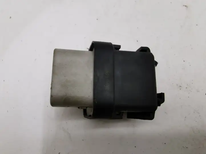 Toyota Corolla Verso AR10 (2004 - 2009) 2861067010 Реле накала свечей — фото 4