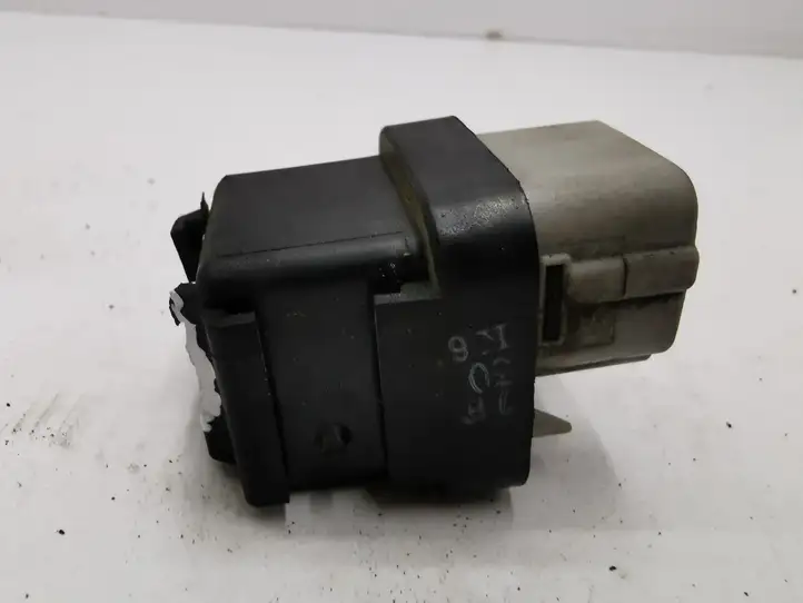 Toyota Corolla Verso AR10 (2004 - 2009) 2861067010 Реле накала свечей — фото 5