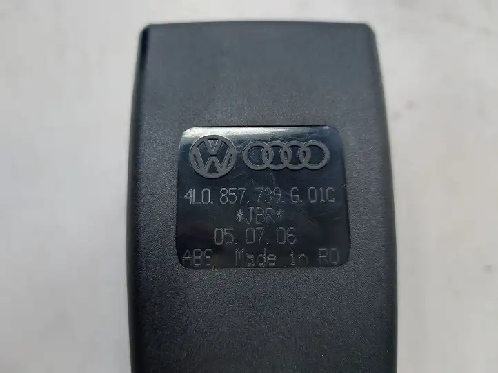 Audi Q7 4L (2005 - 2009) 4L0857739G Задний средний замок ремня — фото 5