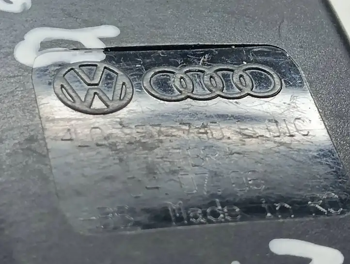 Audi Q7 4L (2005 - 2009) 4L0857740E Задний средний замок ремня — фото 8