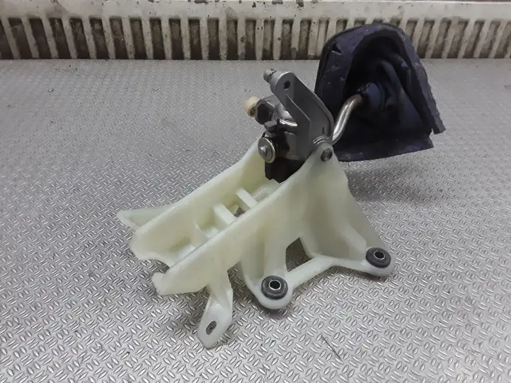 Toyota Corolla Verso E121 (2001 - 2004) Кулиса КПП — фото 3