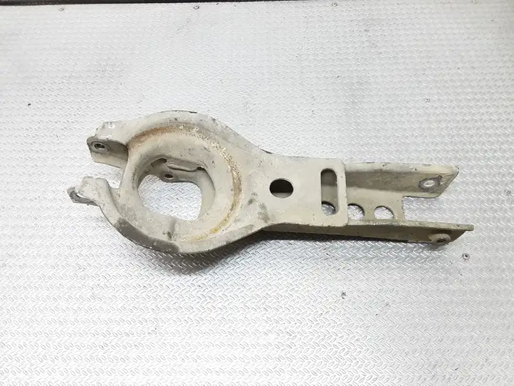 Volvo S80    Рычаг