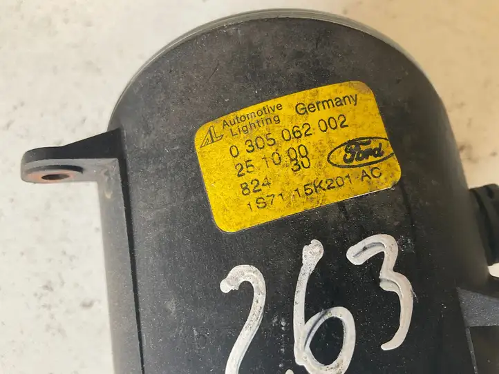 Ford Mondeo Mk III (2000 - 2007)  1S7115K201AC Передняя противотуманная фара