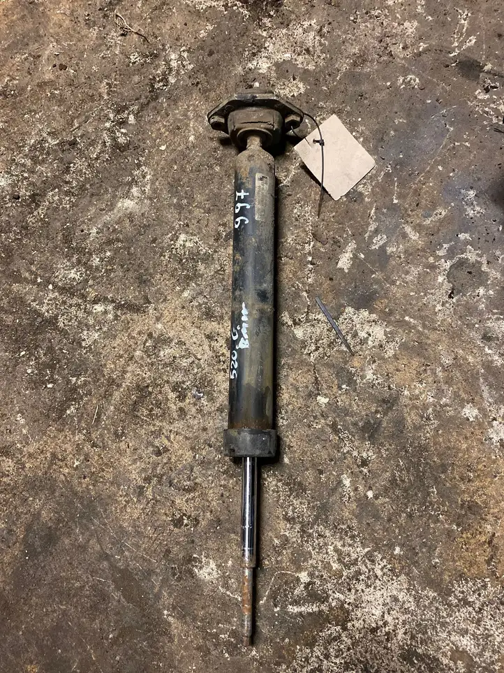 BMW 5 E39 (1996 - 2003)   Задний амортизатор с пружиной