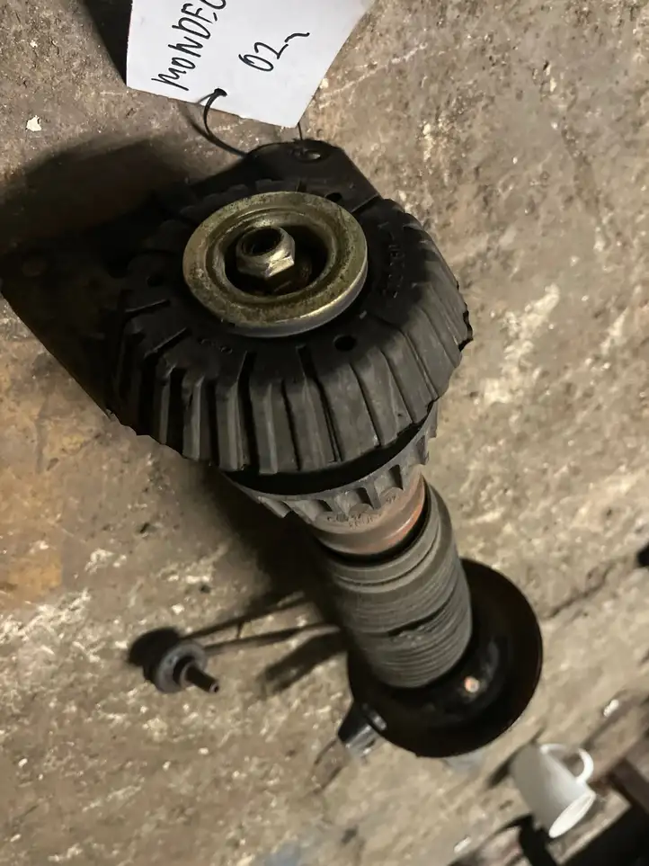 Ford Mondeo Mk III (2000 - 2007)   Задний амортизатор с пружиной