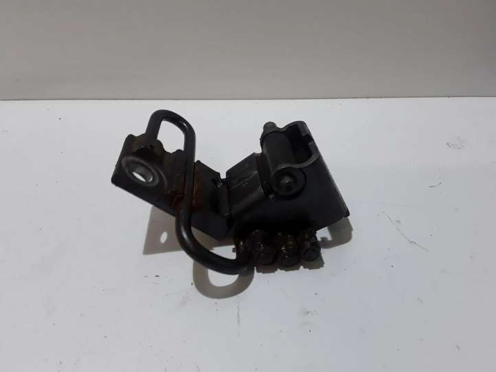 Audi A8 (2002 - 2005)  4E0831411A Нижняя петля передней двери