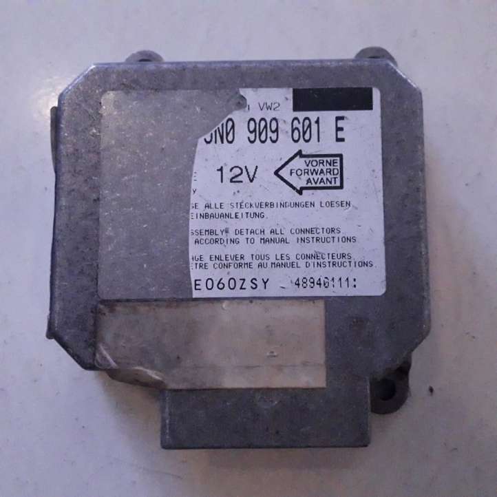 Volkswagen PASSAT B4 (1994 - 1996)  6N0909601E Блок управления надувных подушек