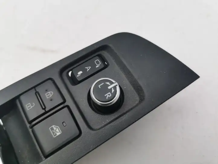 Toyota Corolla E210 E21 (2018 - ) 8404002270 Кнопка стеклоподъемников — фото 2