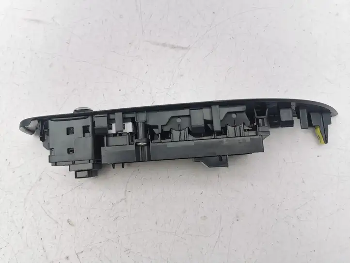 Toyota Corolla E210 E21 (2018 - ) 8404002270 Кнопка стеклоподъемников — фото 3
