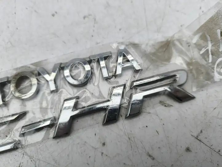 Toyota C-HR I (2016 - 2022) 75442F4011 Эмблема производителя — фото 5