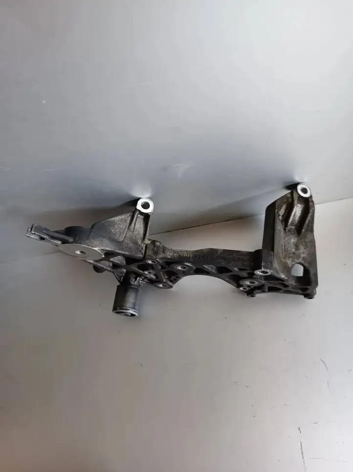 Audi Q7 4L (2005 - 2009) 059130147N Кронштейн топливного насоса — фото 3