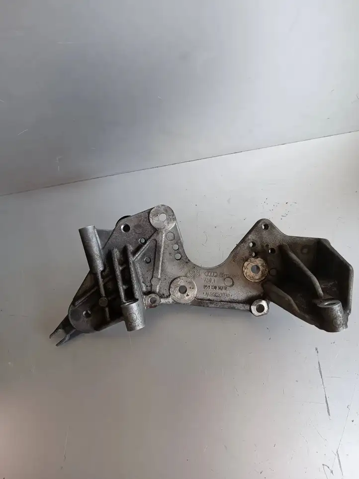 Audi Q7 4L (2005 - 2009) 059130147N Кронштейн топливного насоса — фото 4