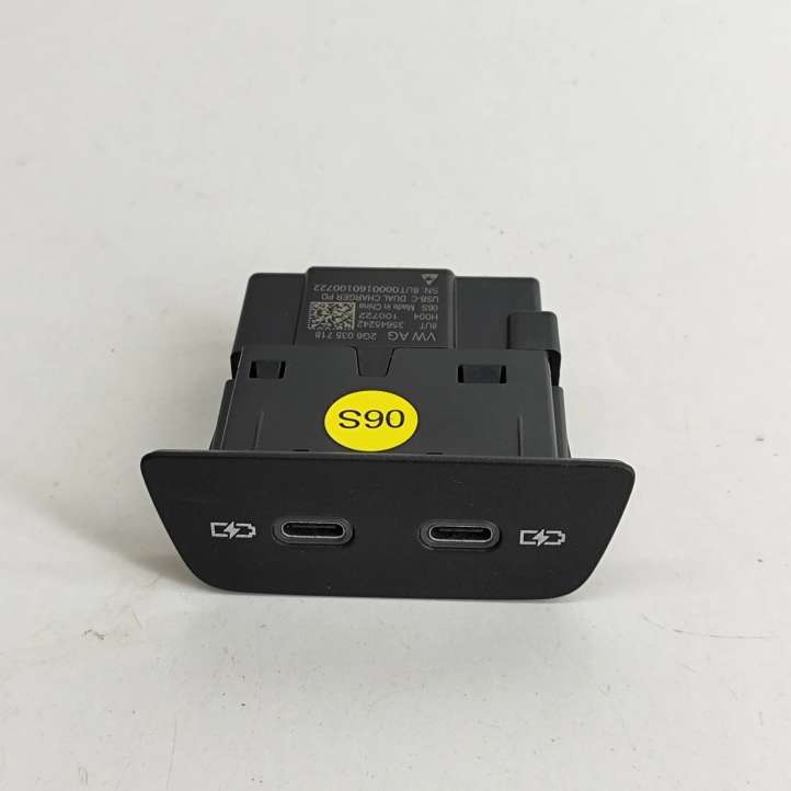 2G6035718 Volkswagen Golf VIII USB jungtis