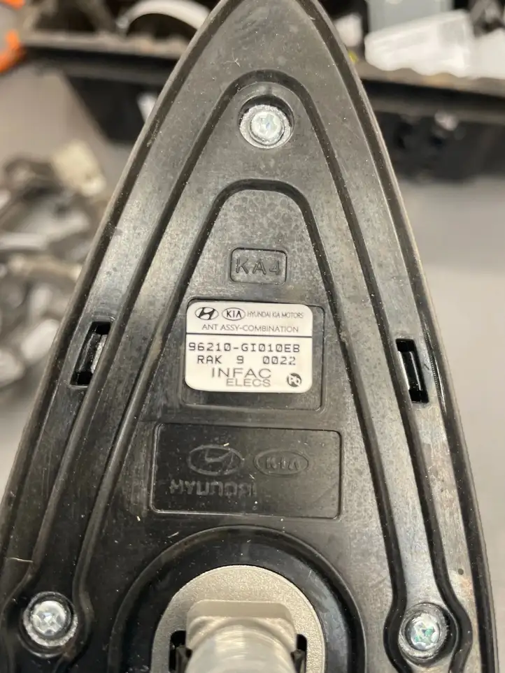 Hyundai Ioniq 5 (2021 - ) 96210GI010EB GPS антенна — фото 3