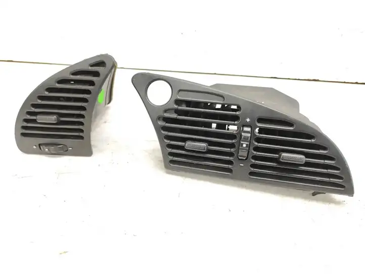 Citroen Xsara (1997 - 2006) 9623784377 Боковой воздушный дефлектор — фото 1