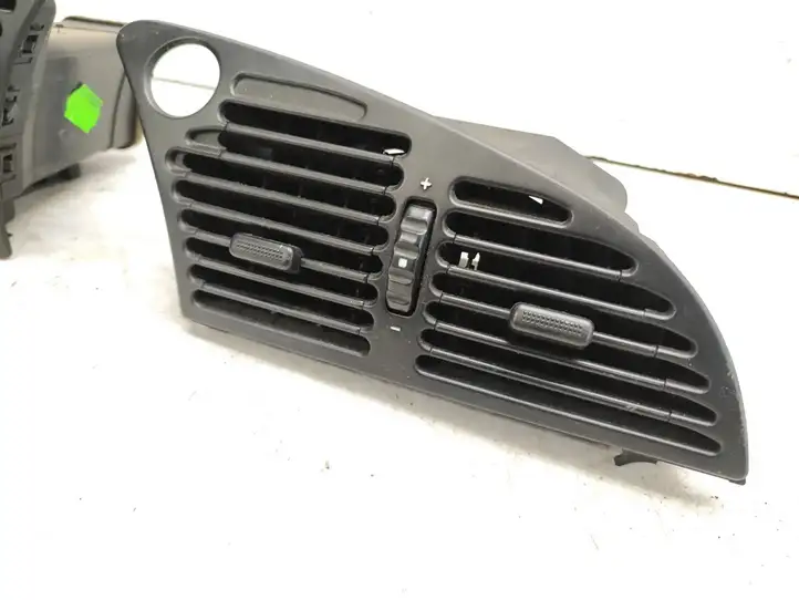 Citroen Xsara (1997 - 2006) 9623784377 Боковой воздушный дефлектор — фото 2