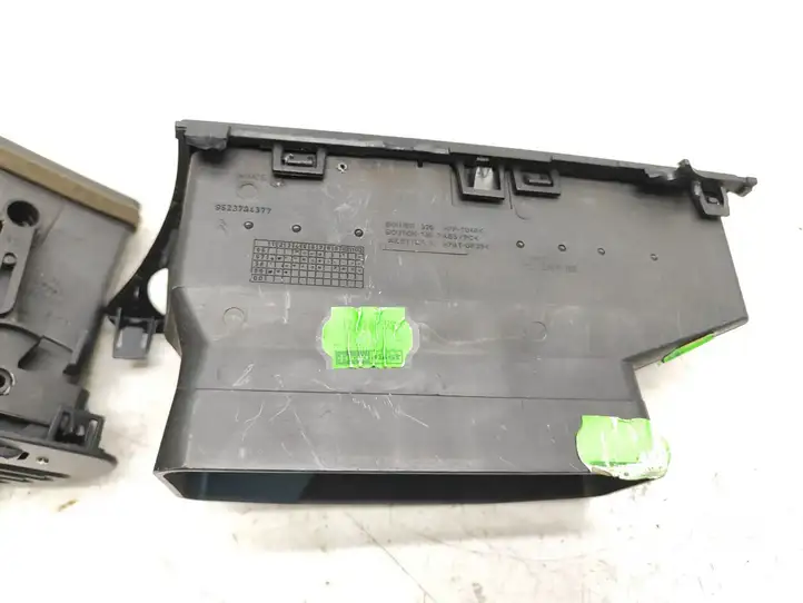 Citroen Xsara (1997 - 2006) 9623784377 Боковой воздушный дефлектор — фото 4